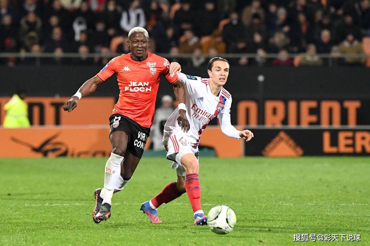 里昂阵容轮换频繁，主场逼平劲敌