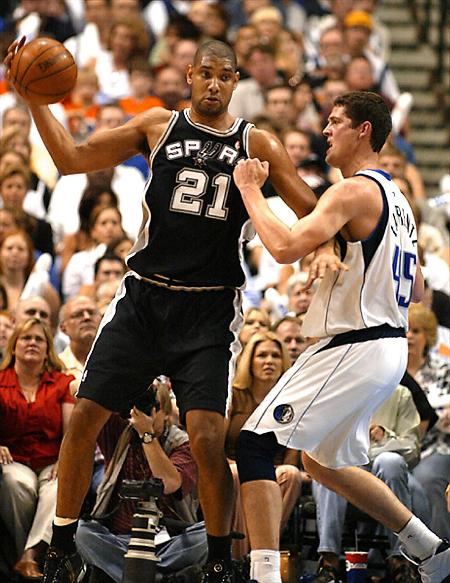 包含小牛队战胜马刺，唐斯准三双成全队焦点的词条