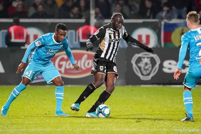 圣埃蒂安主场大胜，继续领跑积分榜的简单介绍