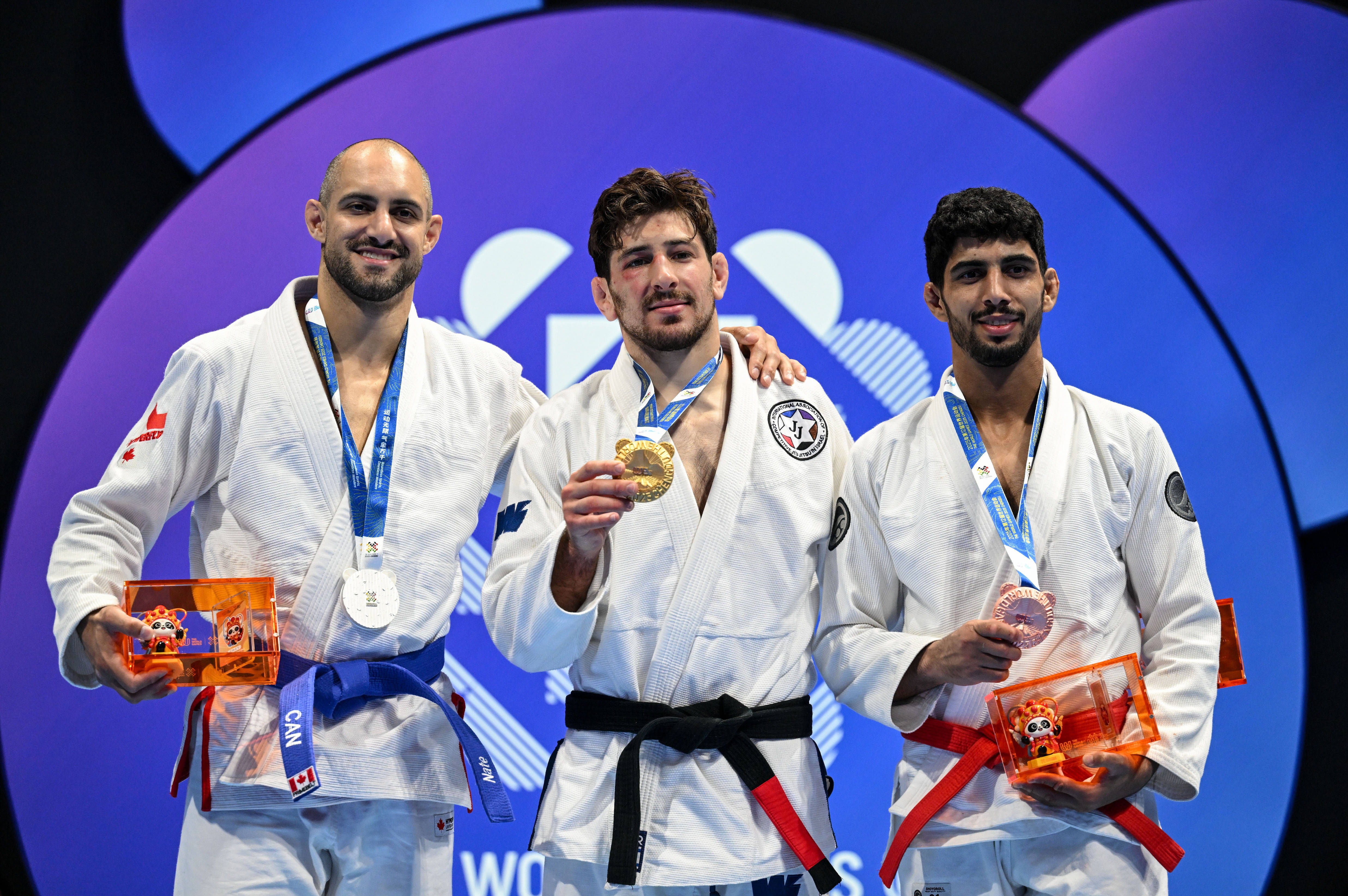 美国柔道选手实力擒敌，成功晋级