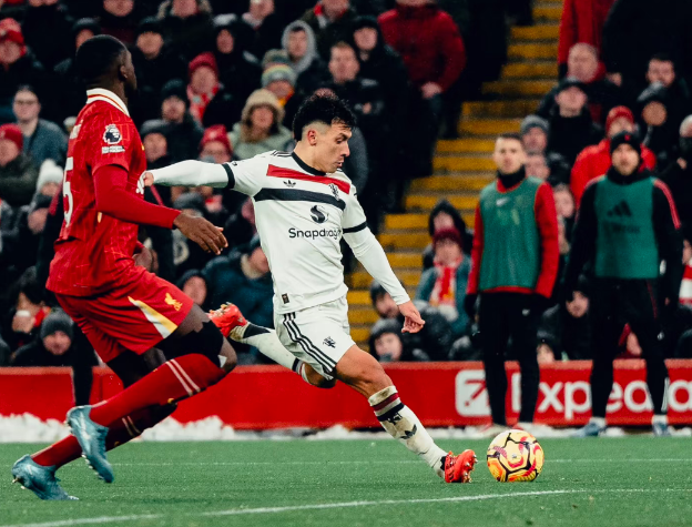 包含阿森纳逼平曼联，遭遇不胜连败困境！的词条