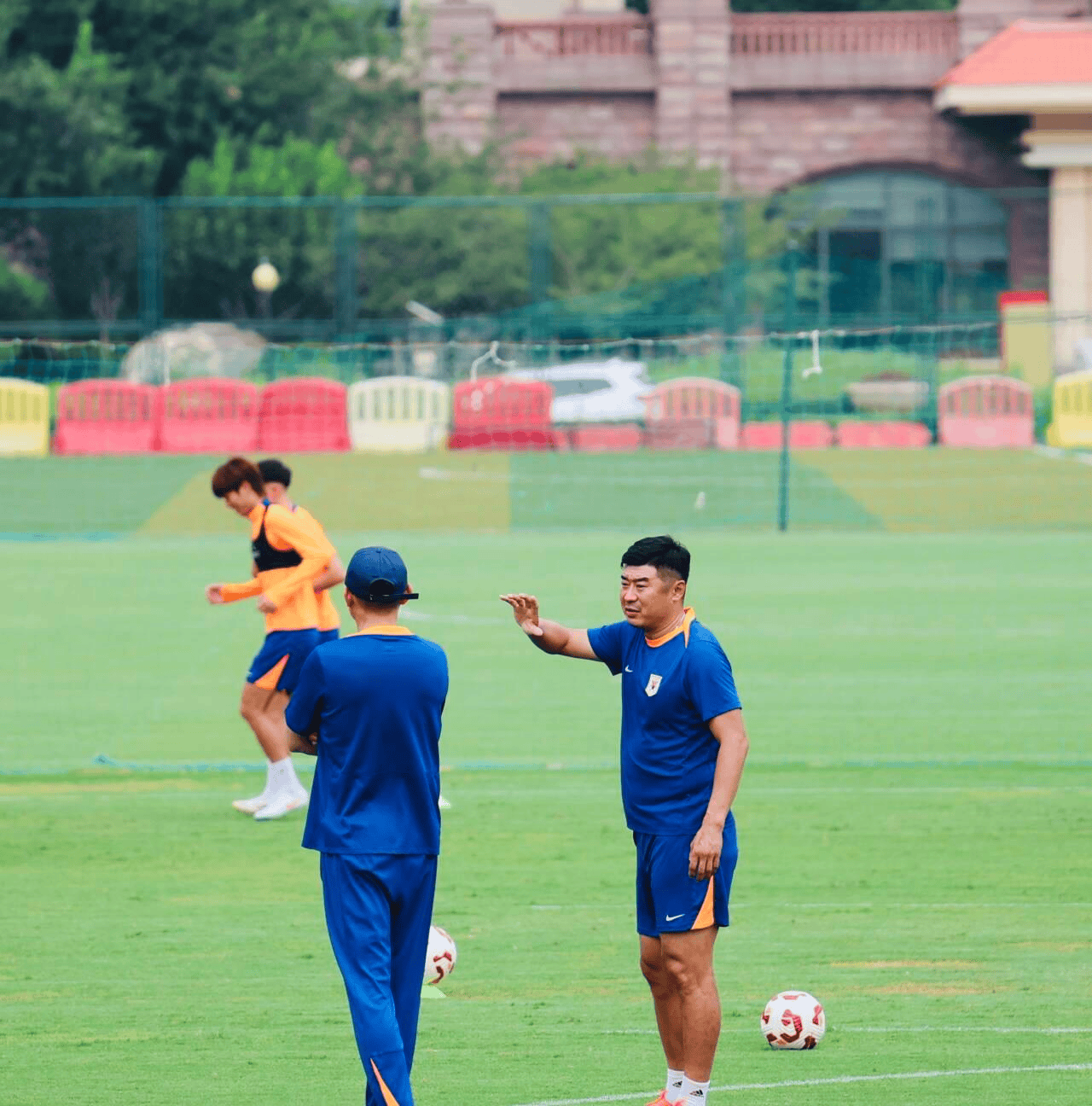 年轻球员表现出色,成为球队新希望 年轻球员表现出色,成为球队新希望